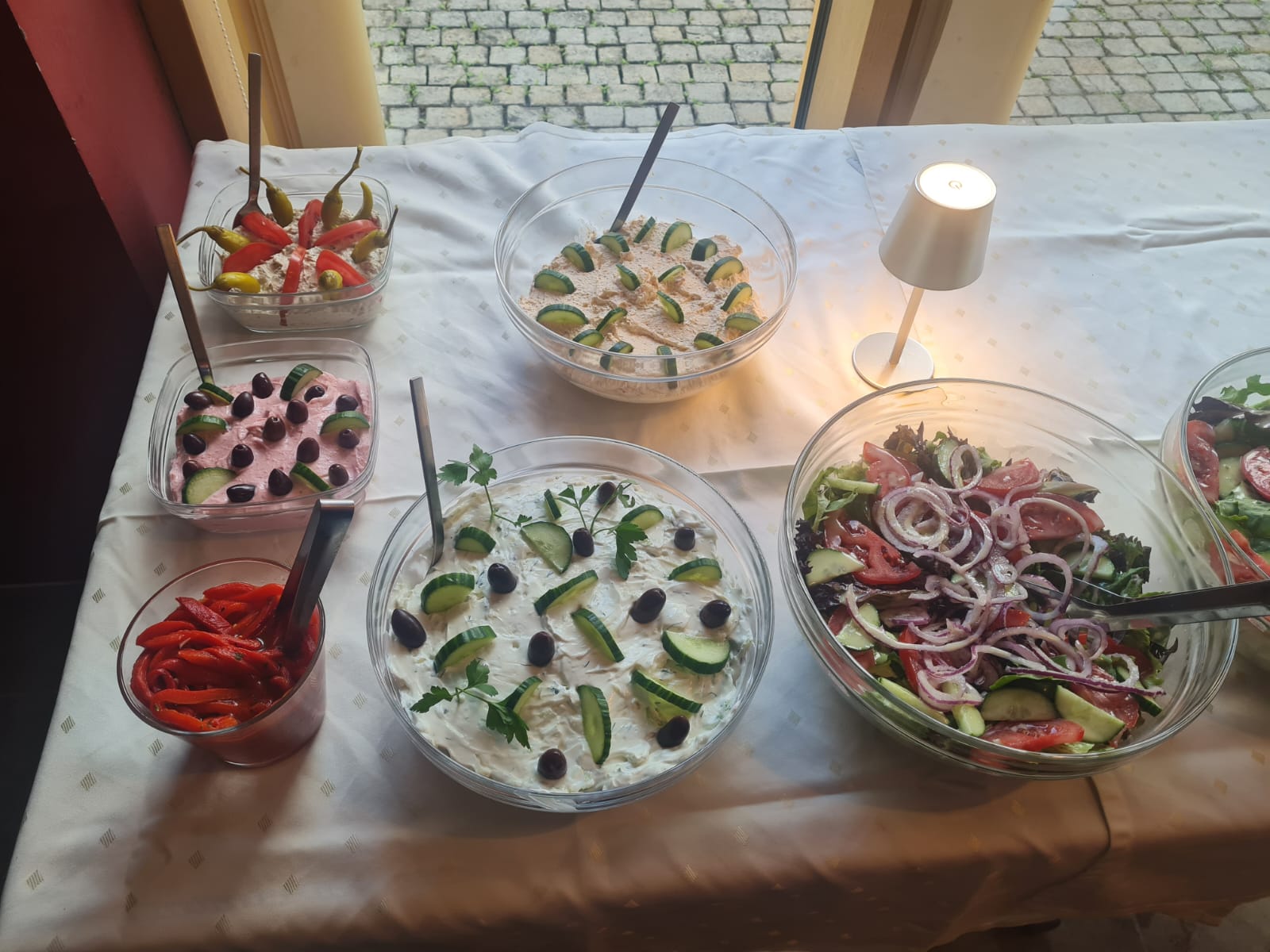 Buffet-Auswahl im Restaurant Olympus